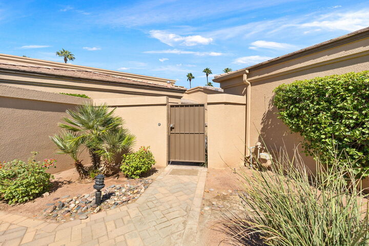 Property Photo:  76198 Impatiens Circle  CA 92211 