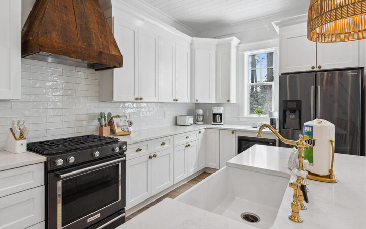 Property Photo: 141 Matt'S Way FL 32459