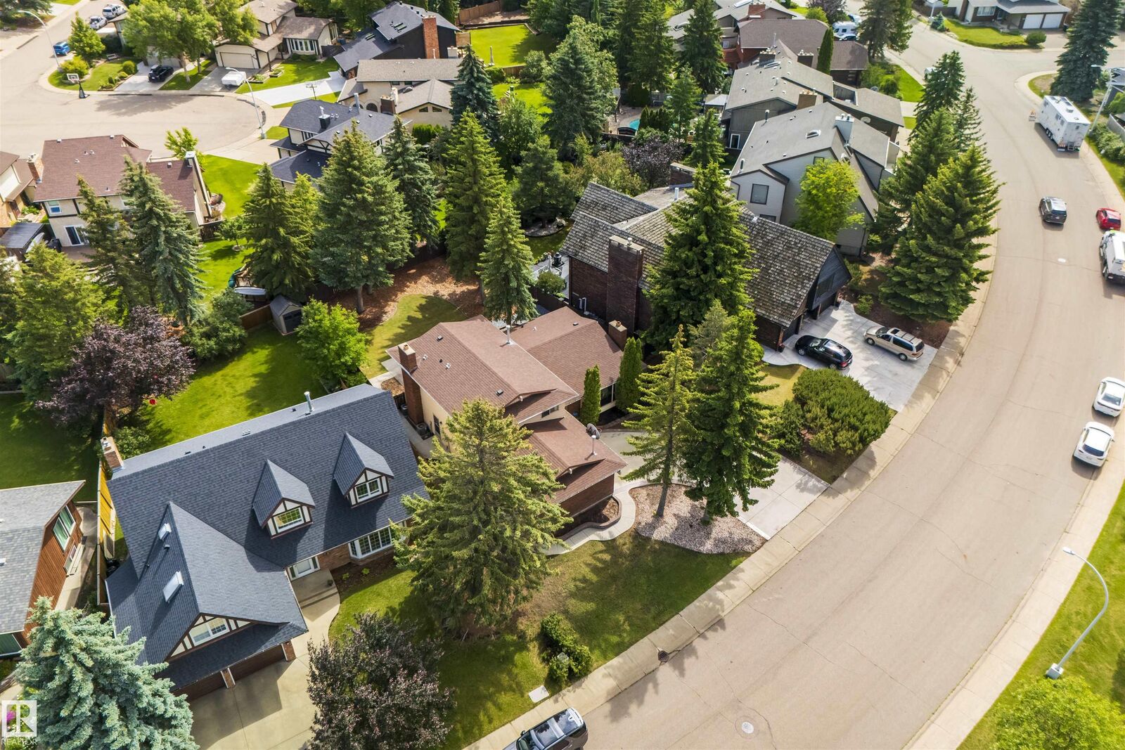 Property Photo: 2811 125 Street NW AB T6J 4G3
