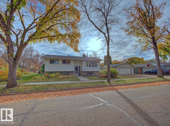 Property Photo: 9621 89A Street AB T8L 1J5