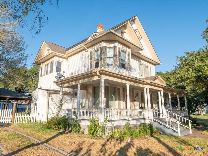 Property Photo: 408 E Reuss Boulevard TX 77954