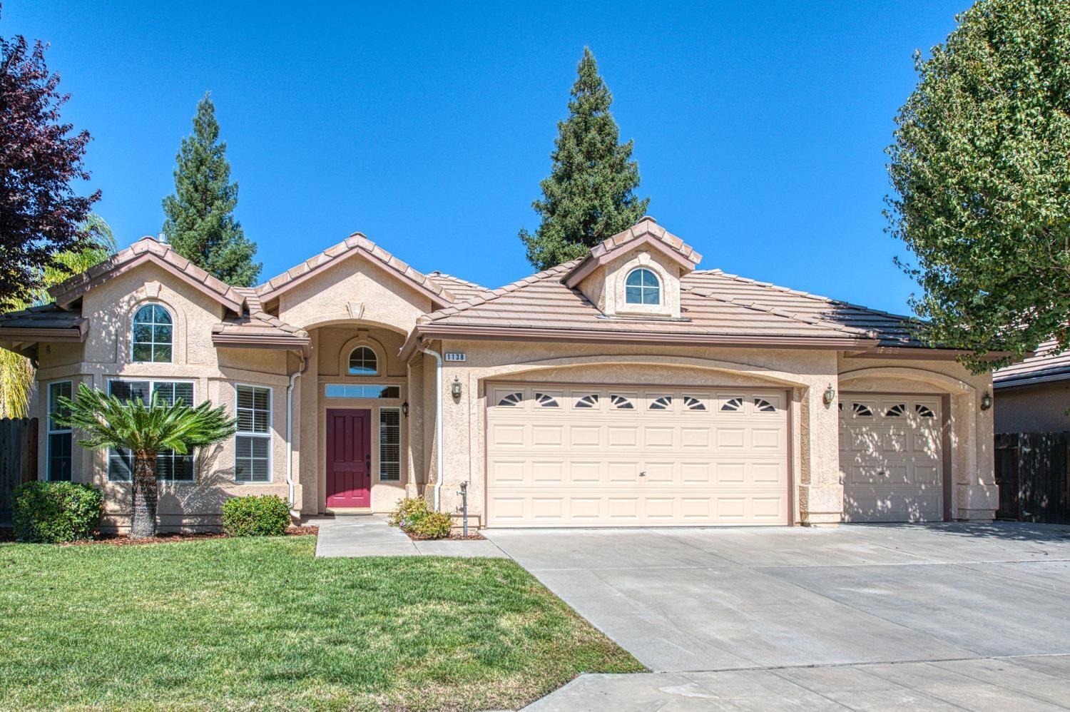 Property Photo:  1138 E Royal Dornoch Avenue  CA 93730