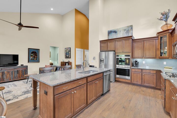 Property Photo: 6 Glenview Park SC 29690