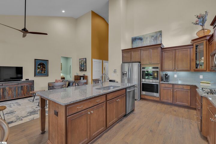 Property Photo:  6 Glenview Park  SC 29690 