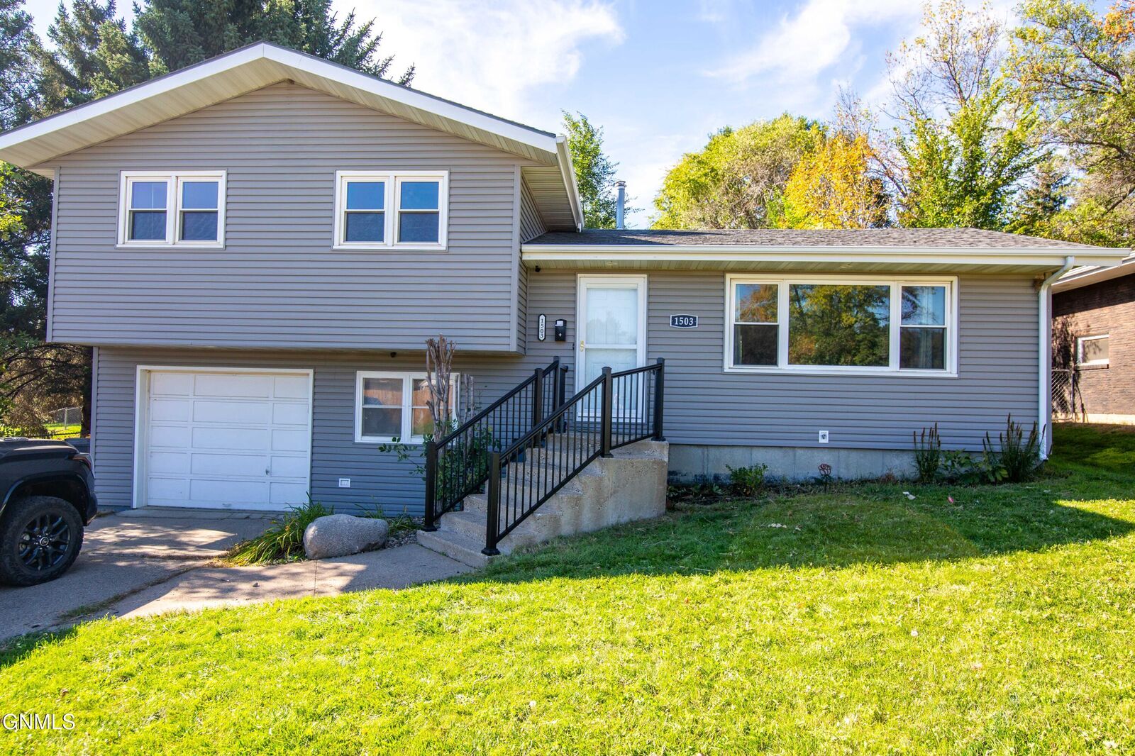 Property Photo: 1503 Sunset Drive ND 58554