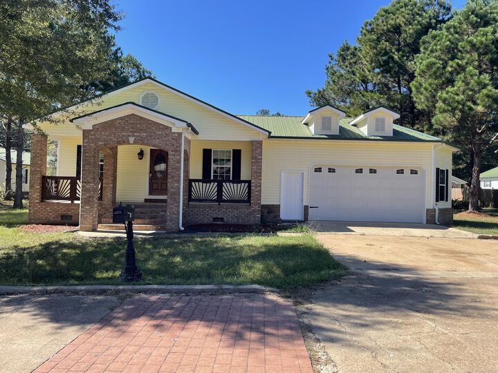 Property Photo: 92 Ashwood Dr MS 39759