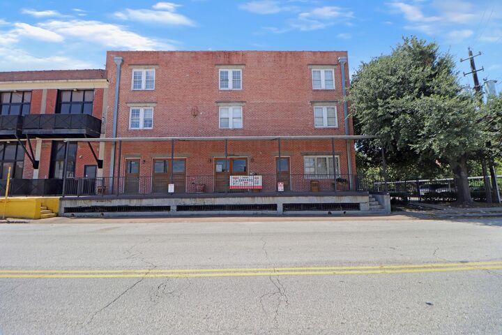 Property Photo: 1011 Wood Street 203A TX 77002