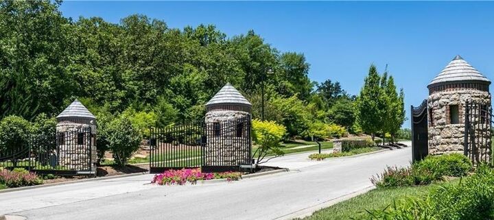 608 St James Court  Loch Lloyd MO 64012 photo
