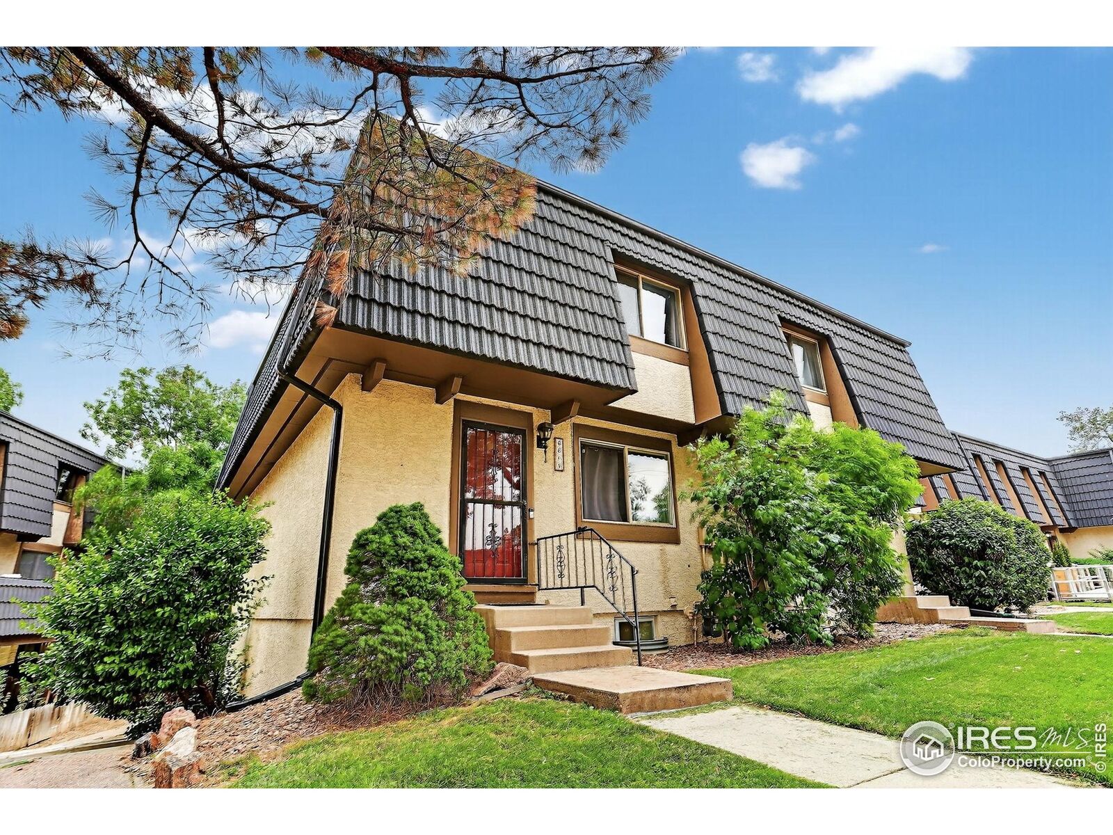 Property Photo: 6840 S Broadway CO 80122