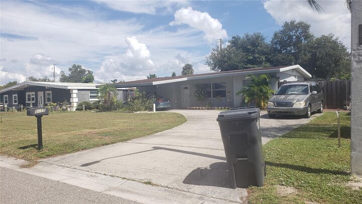 Property Photo: 5815 24th Street W FL 34207