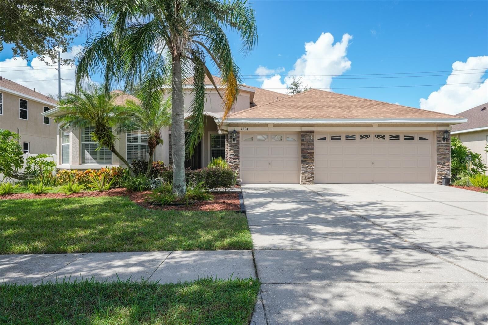 Property Photo:  1204 Facet View Way  FL 33594 