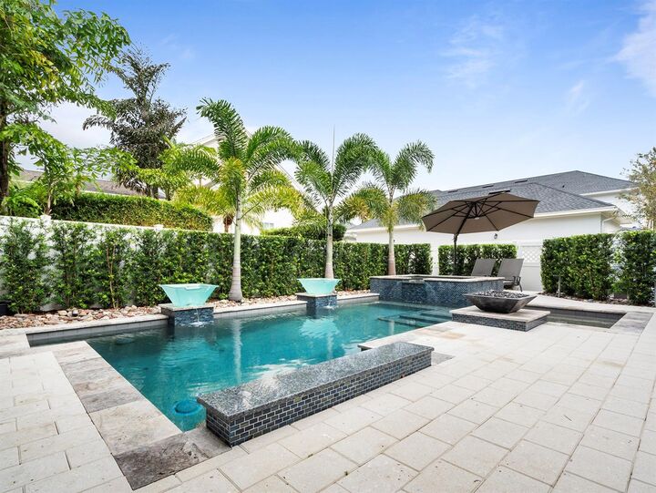 Property Photo: 4533 Burke Street FL 32814