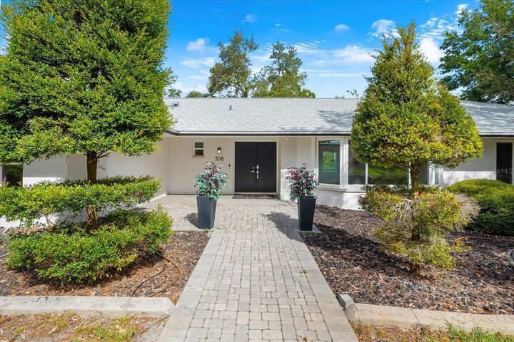 Property Photo: 308 Cambridge Place FL 33511