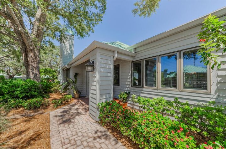 Property Photo: 10425 Longwood Drive FL 33777