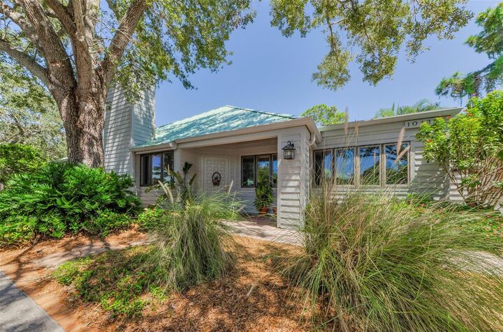 Property Photo:  10425 Longwood Drive  FL 33777 