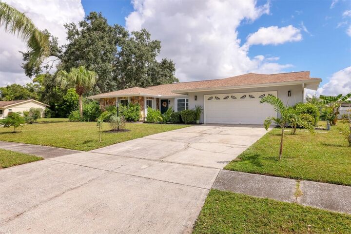 Property Photo: 7205 Alderwood Drive FL 34243
