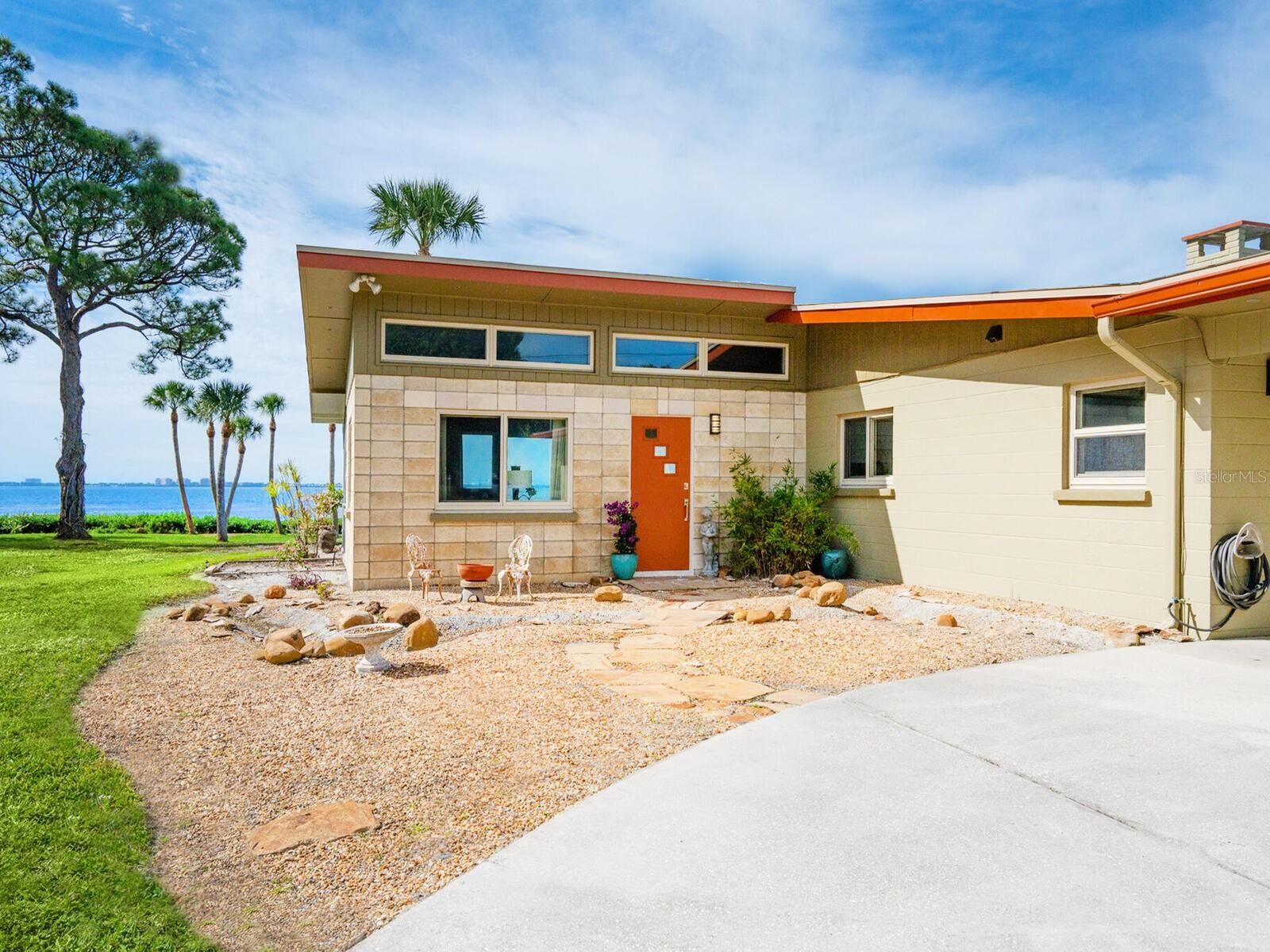 Property Photo: 7608 Westmoreland Drive FL 34243