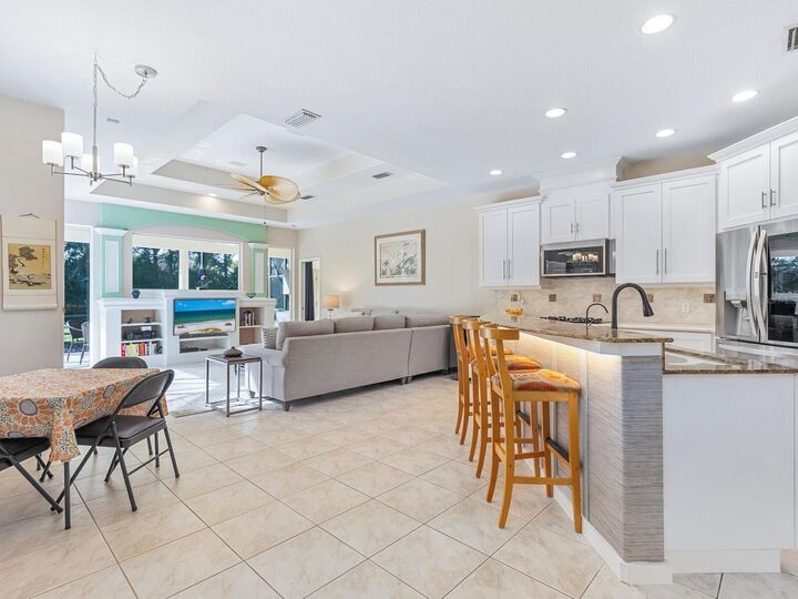 Property Photo: 12418 Lobelia Terrace FL 34202