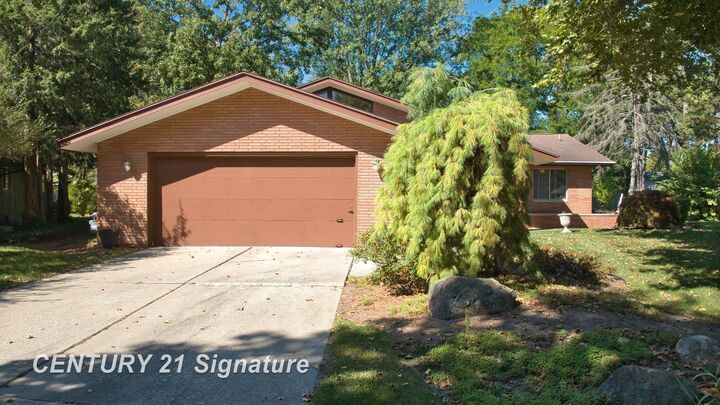 Property Photo: 47 Bretton Place MI 48602