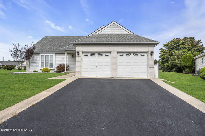Property Photo: 6 Snowdon Court NJ 08757