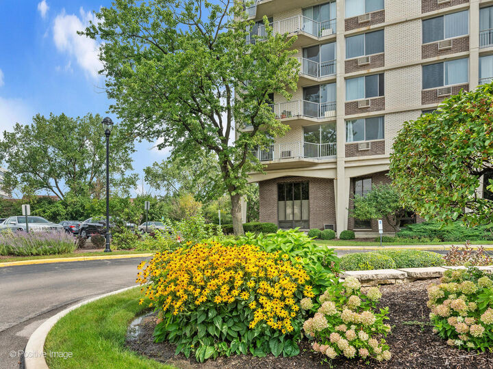 40 N Tower Road 12F  Oak Brook IL 60523 photo