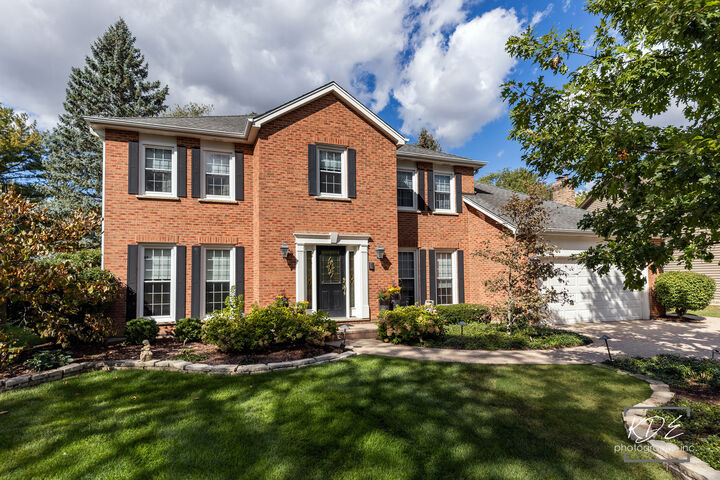 Property Photo: 1137 Kenilworth Circle IL 60540