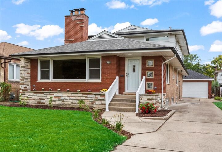 10206 S Saint Louis Avenue  Evergreen Park IL 60805 photo
