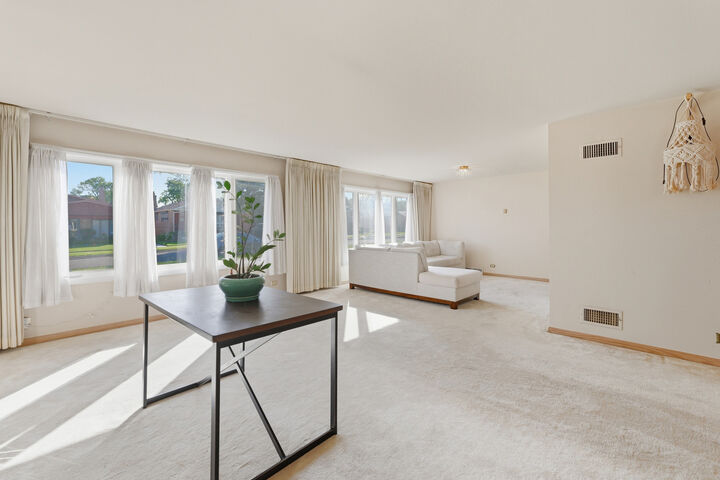 Property Photo: 9020 S Constance Avenue IL 60617