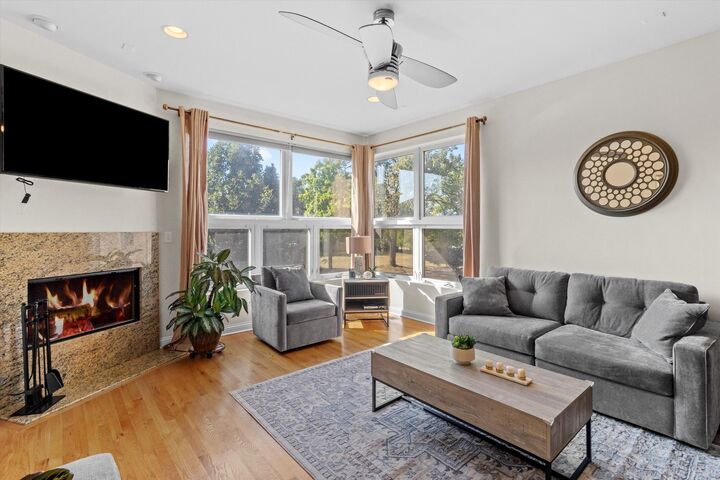 Property Photo: 450 E Bowen Avenue 2W IL 60653