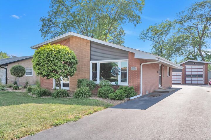 17436 71st Avenue  Tinley Park IL 60477 photo