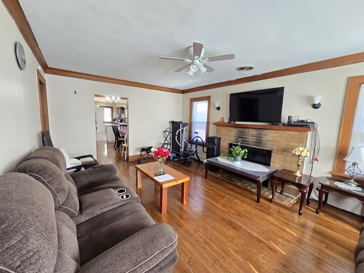 Property Photo:  616 W Keith Avenue  IL 60085