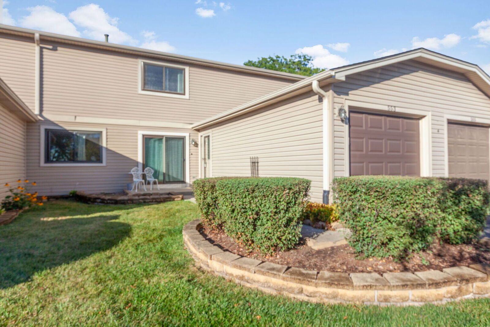 Property Photo: 553 Stone Gate Circle IL 60193