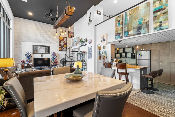 Property Photo: 40 N Tower Road 1E IL 60523