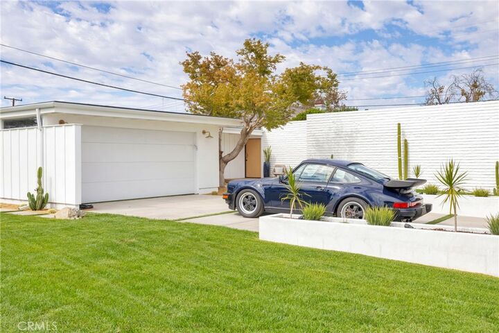 Property Photo:  3391 Rossmoor Way  CA 90720 