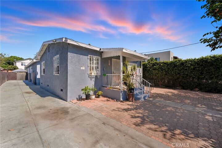 Property Photo:  907 E 109th Place  CA 90059 