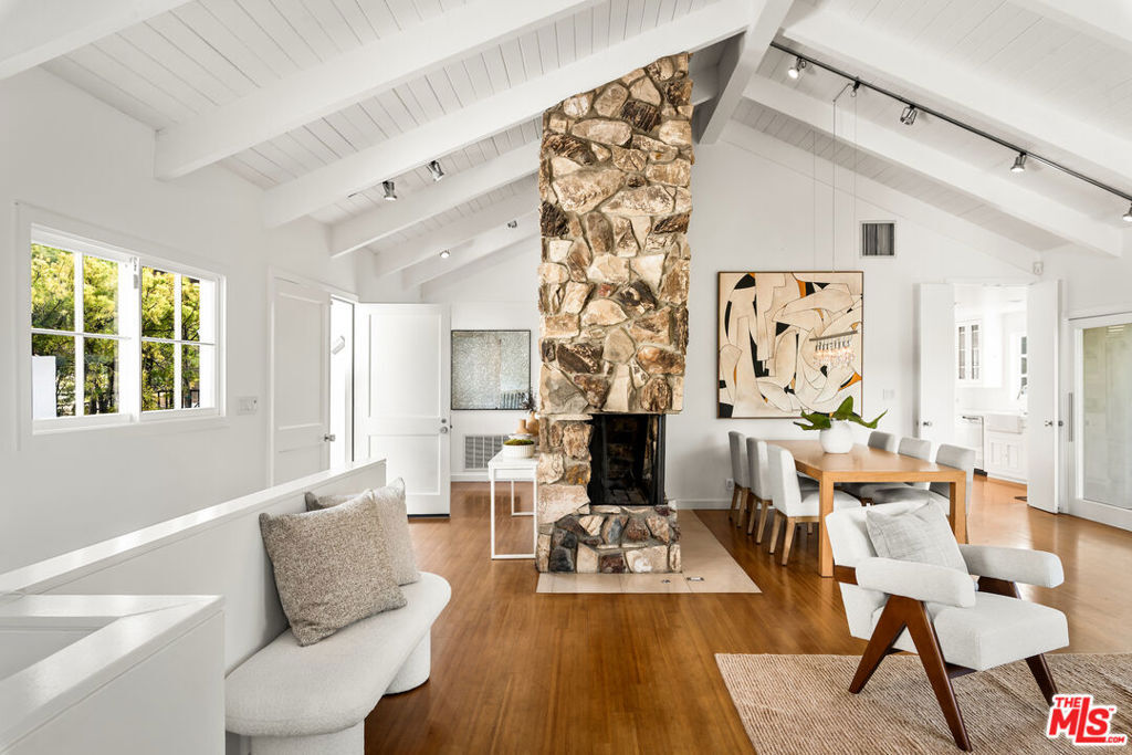 Property Photo:  2745 La Cuesta Drive  CA 90046 