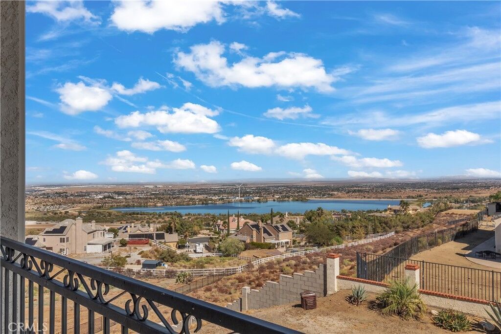 Property Photo: 345 Lakeview CA 93551