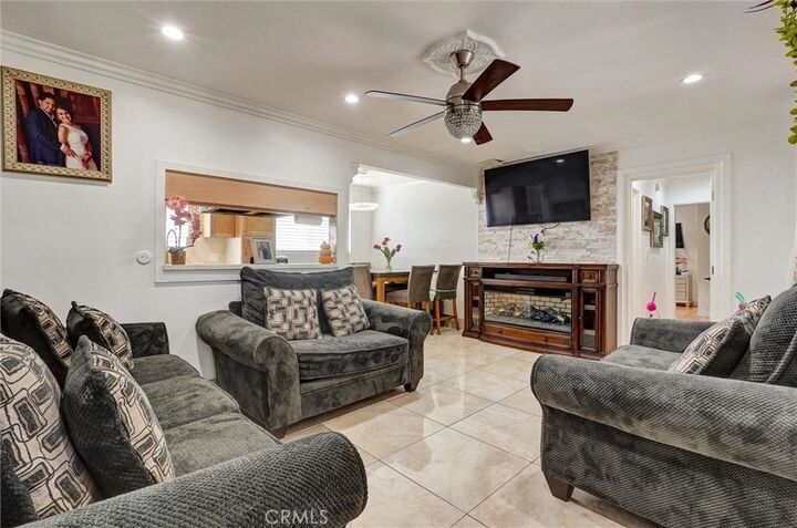 Property Photo: 20954 20954 Parthenia 14 CA 91304