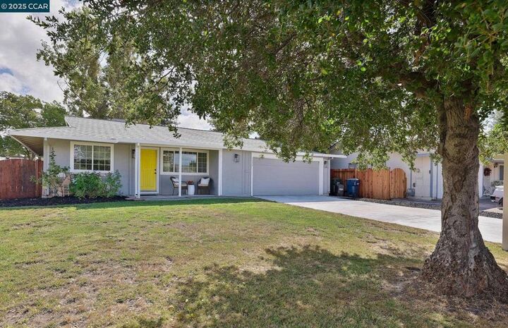 Property Photo:  1333 Daisy Ln  CA 94551 