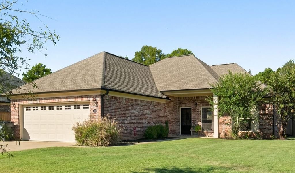 Property Photo: 1002 Pebble Creek MS 38655