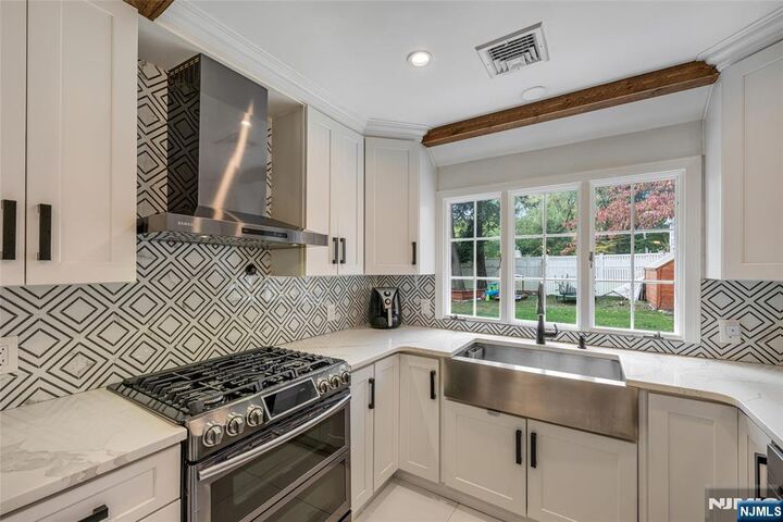 Property Photo:  17 Holly Drive  NJ 07458 