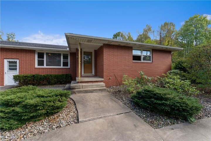 Property Photo: 2425 Pleasant Valley Road OH 44446