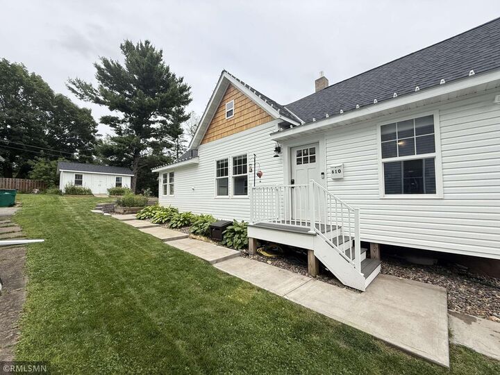 Property Photo:  610 Wilkins Street W  MN 55082 