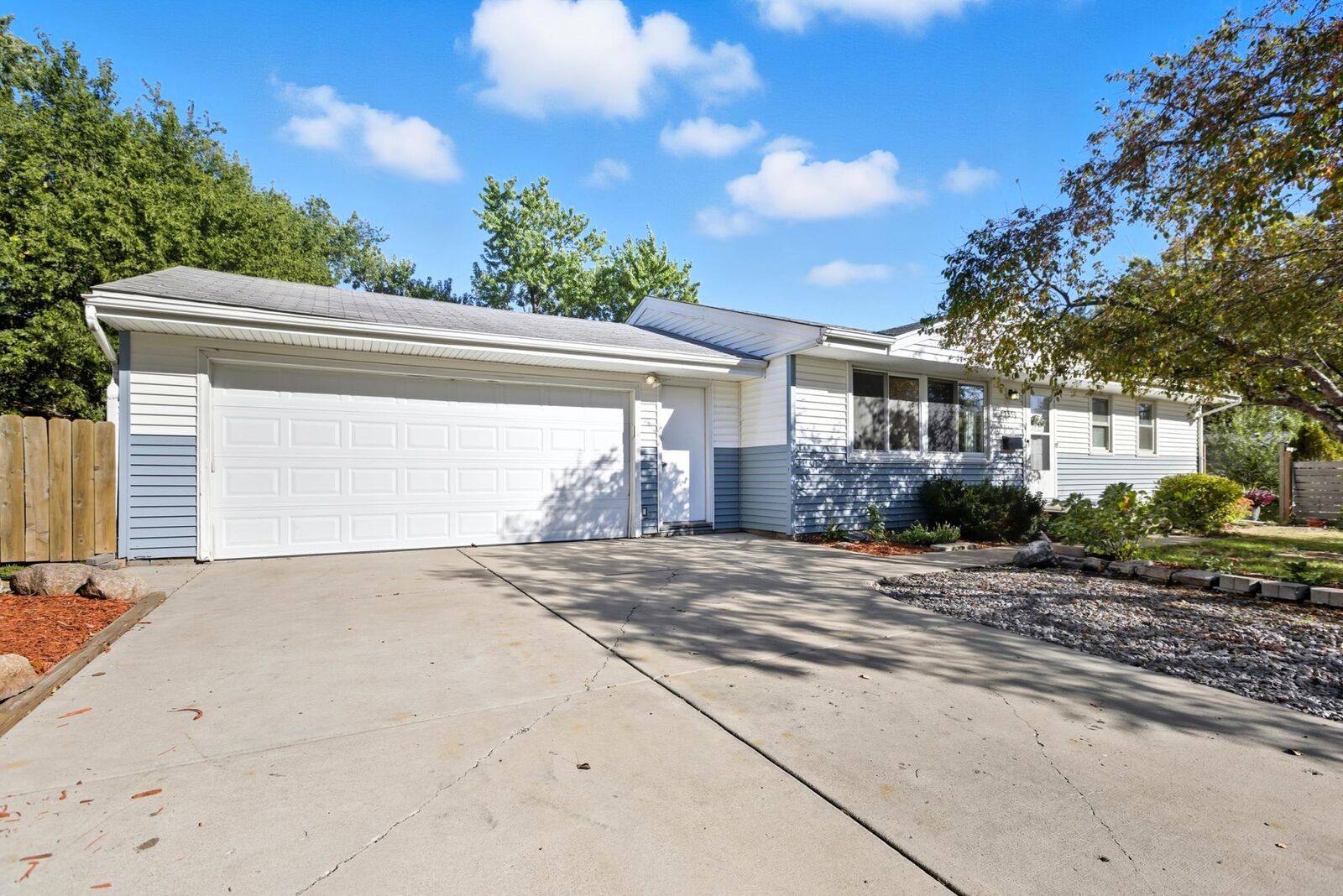 Property Photo: 7850 61st Avenue N MN 55428