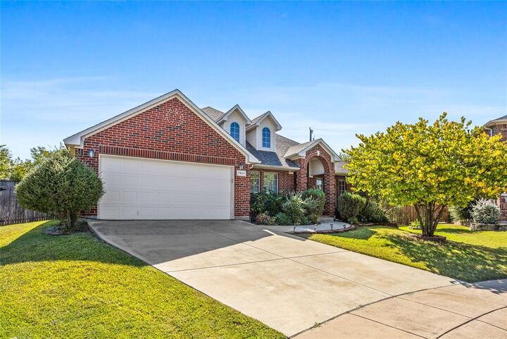 Property Photo: 7917 Corona Court TX 76002