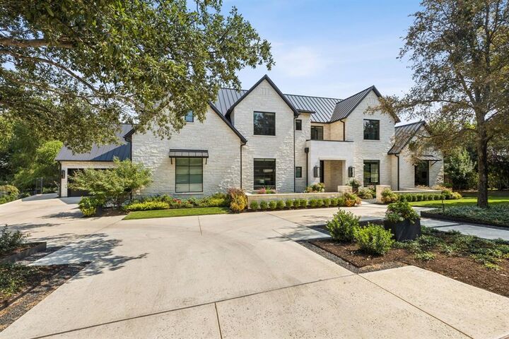 Property Photo: 1403 Fountain Grass Court TX 76262
