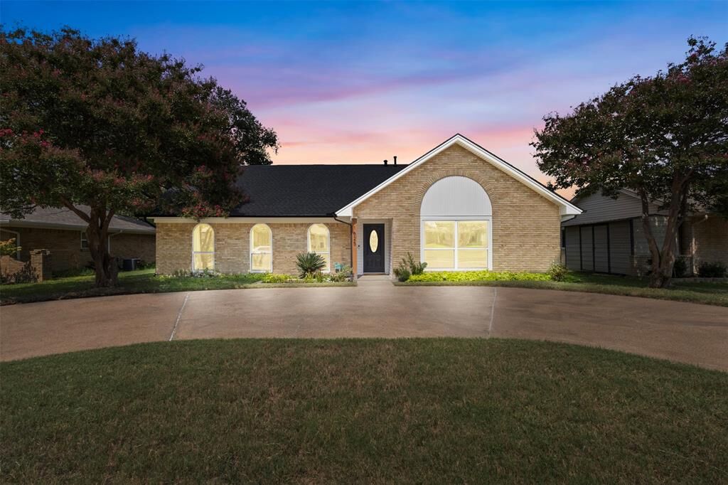 Property Photo: 1625 Villanova Drive TX 75081
