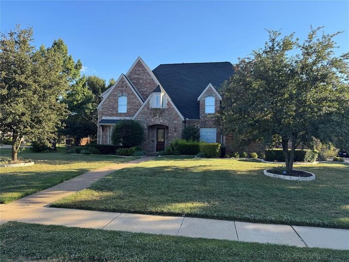 Property Photo: 807 Cross Lane TX 76092