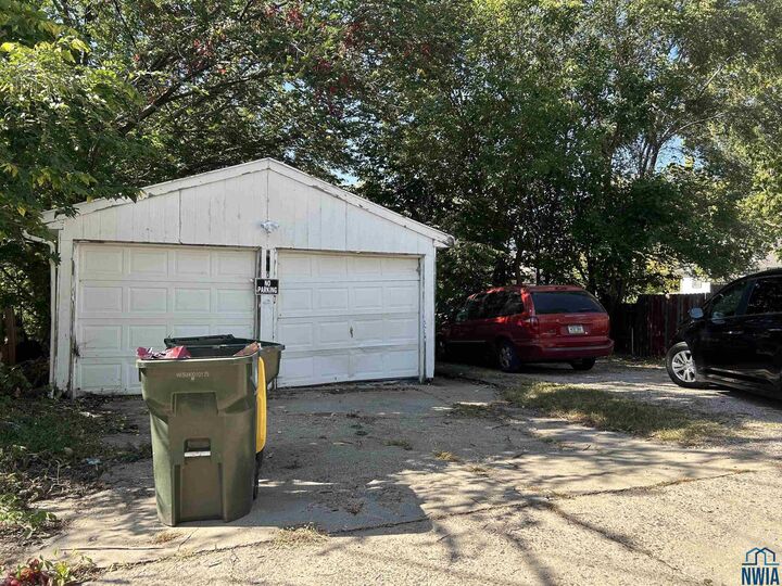 Property Photo:  2110 Douglas St  IA 51104 