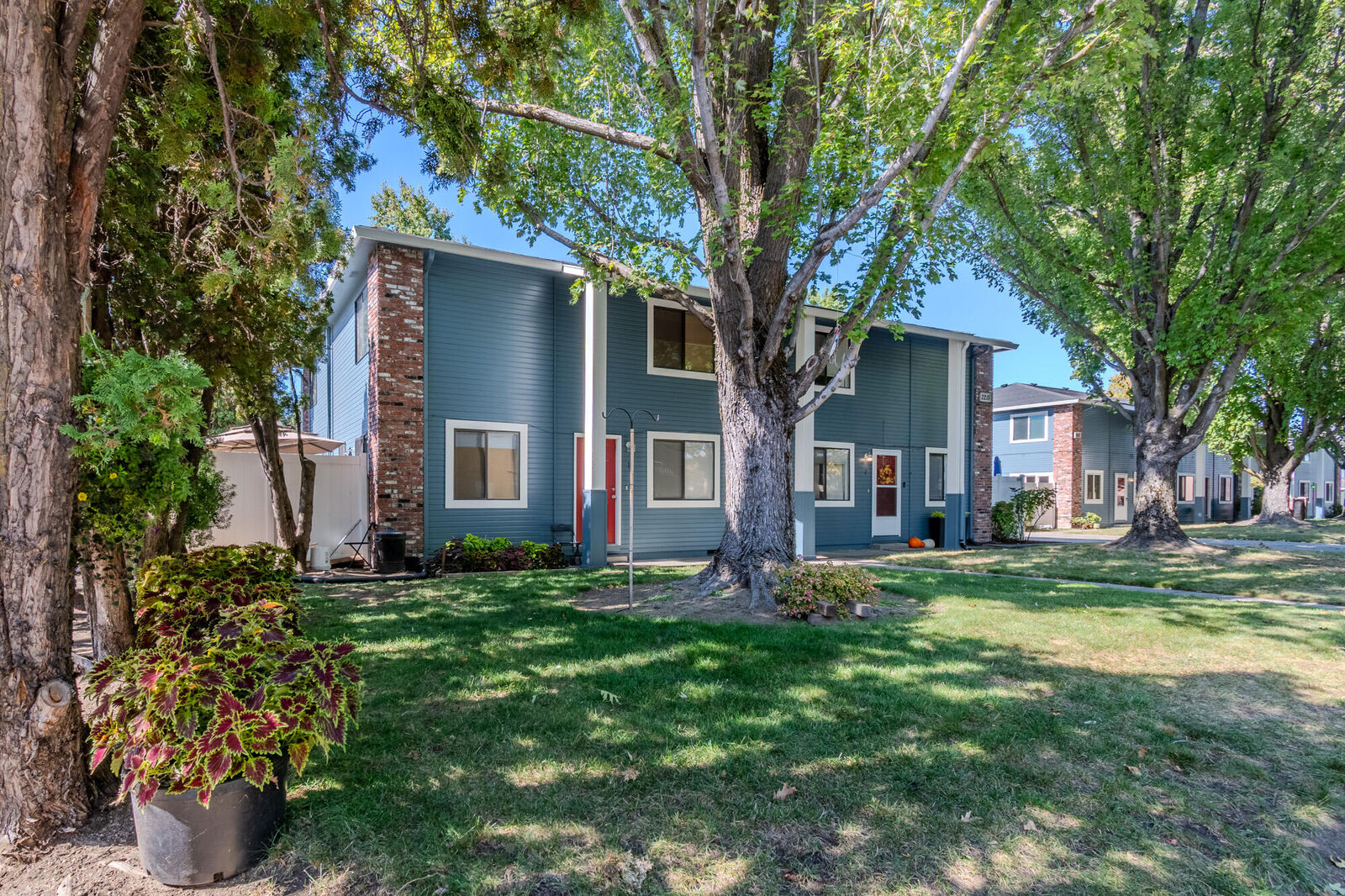 Property Photo: 2215 Poplar Drive 2 OR 97504